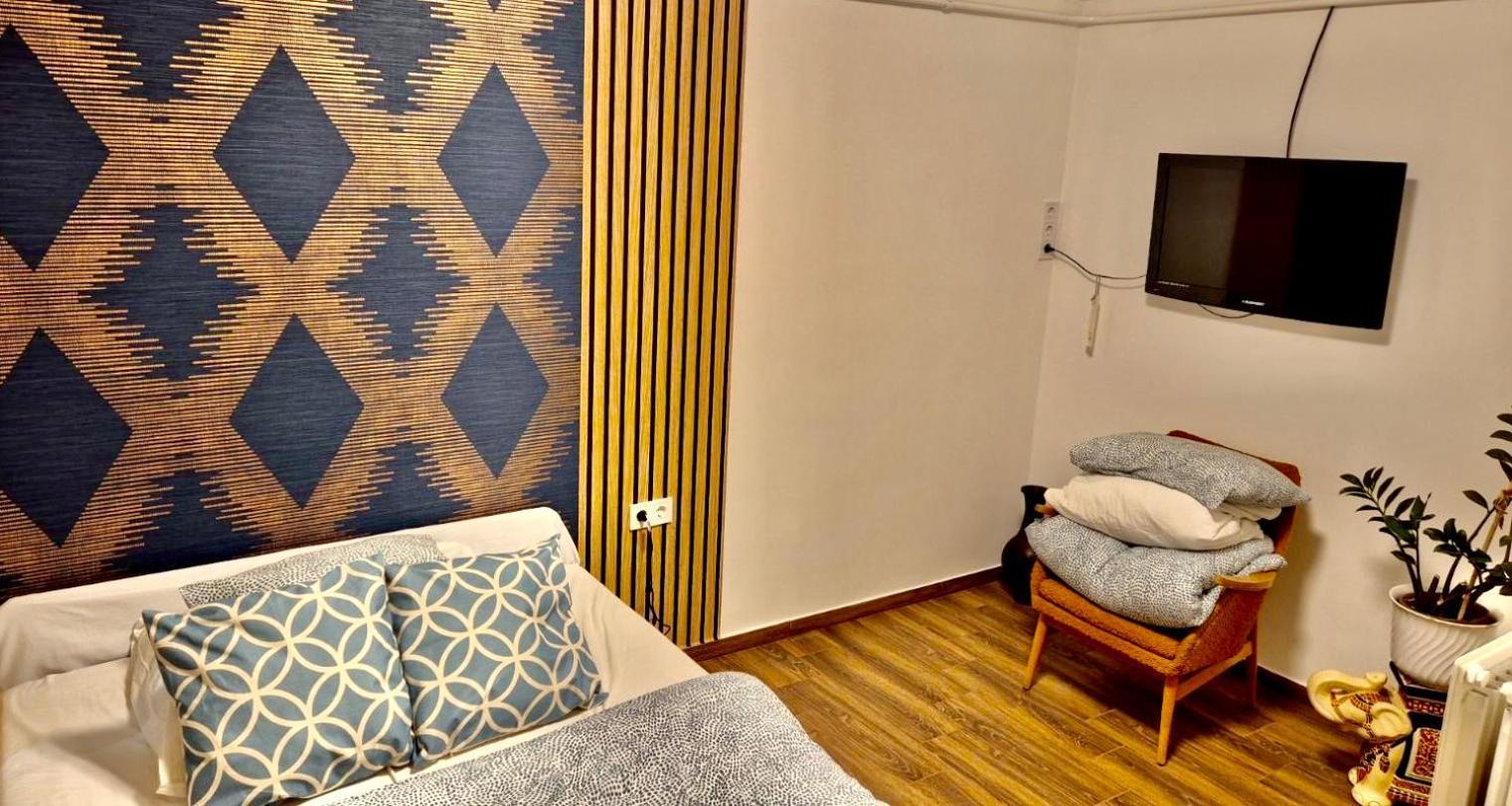 2 Rooms Retro Guesthouse In A Silent Garden Vecsés Zewnętrze zdjęcie
