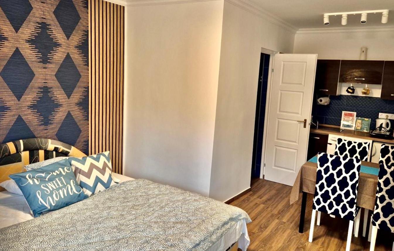 2 Rooms Retro Guesthouse In A Silent Garden Vecsés Zewnętrze zdjęcie